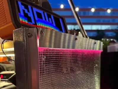 De Plaatjes Piano onder de discobal